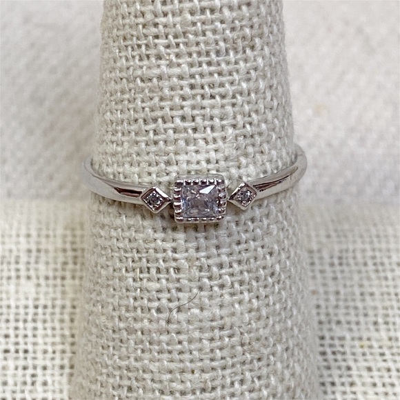Sterling silver dainty band ring with 3 clear stones - Picture 1 of 4